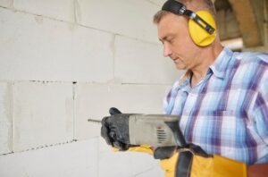 Garantie décennale maçon : que couvre-t-elle vraiment ?
